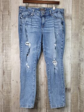 Torrid Boyfriend Straight Light Wash Distressed Women’s Jeans. 14S 14 Petite